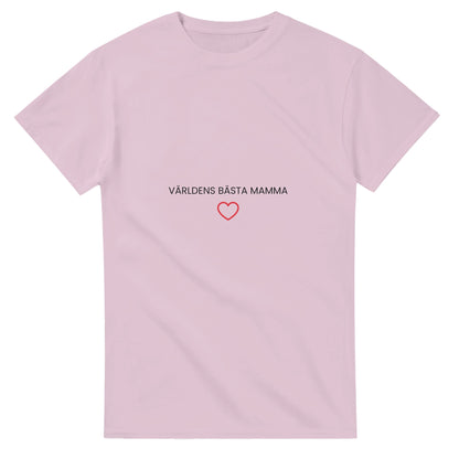 Trendig t-shirt för stolta mammor med hjärta-ikon under texten. Modern design.