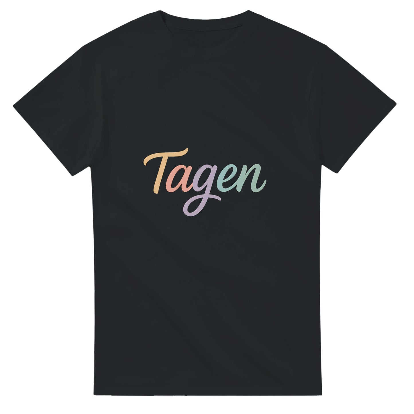 Kaxigt elegant t-shirt med ordet Tagen i lekfull font och harmonisk färg för en charmigt självsäker look.