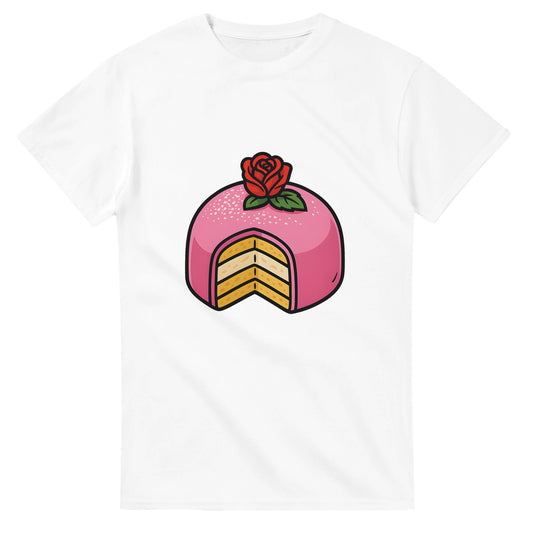 T-shirt med prinsesstårta i rosa marsipan och grädde, perfekt för sötsakälskare.
