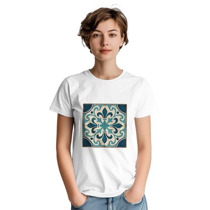 T-shirt med Portugals historia, traditionella kakelmönster och havets toner i en rustik stil.
