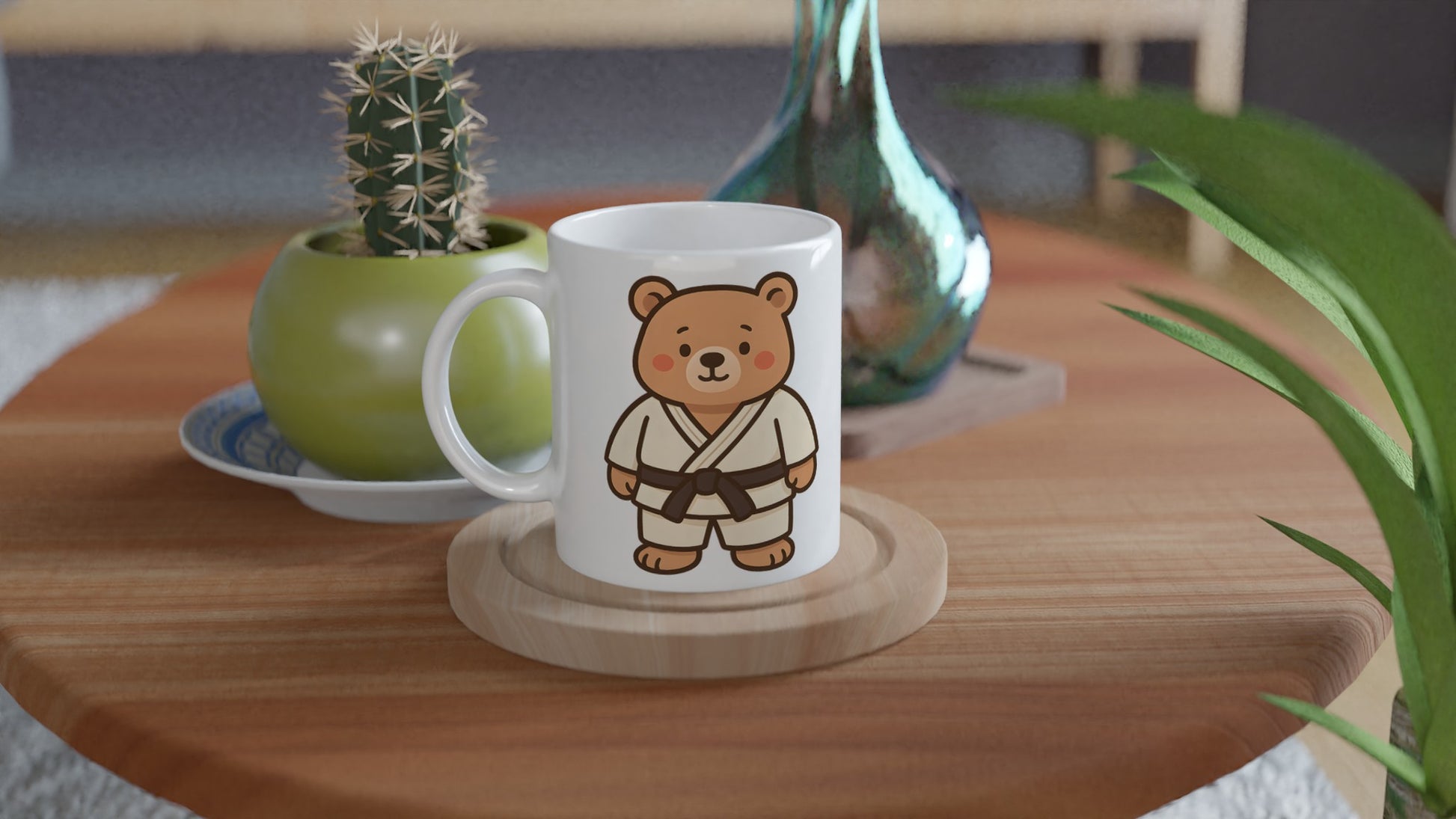 Mugg med björn i judodräkt, perfekt för sport- och djurälskare. Fånga styrkan hos björnen med denna mugg.