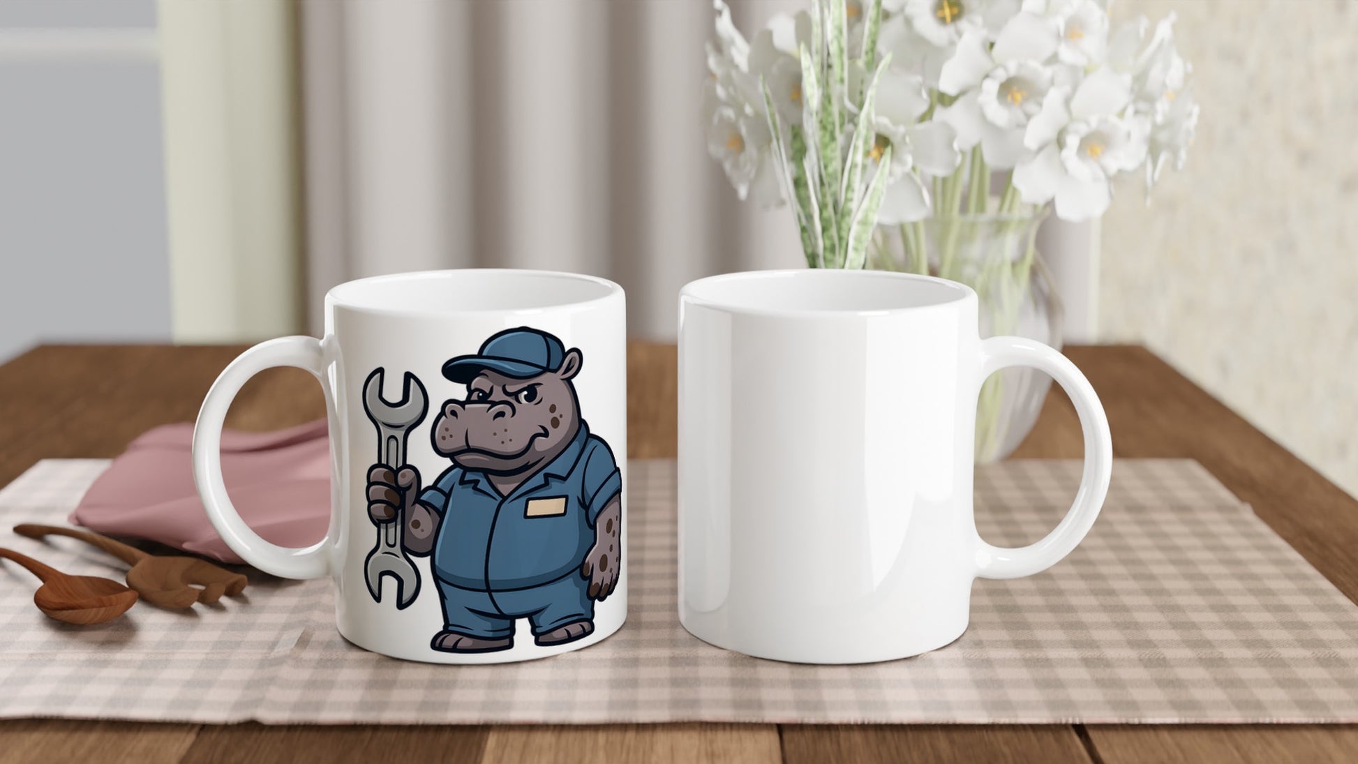 Flitig Flodhäst - Mugg med mekaniker flodhäst, redo med skiftnyckel och smutsiga tassar. Rolig och unik mugg.