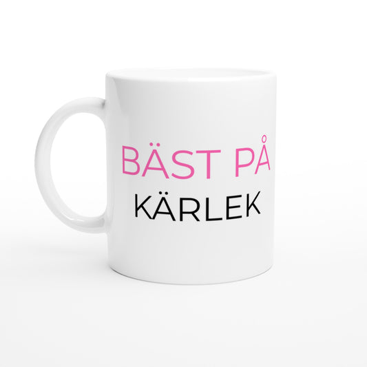 Mugg med texten Bäst på Kärlek för att fira din kärleksfulla och omtänksamma flickvän.