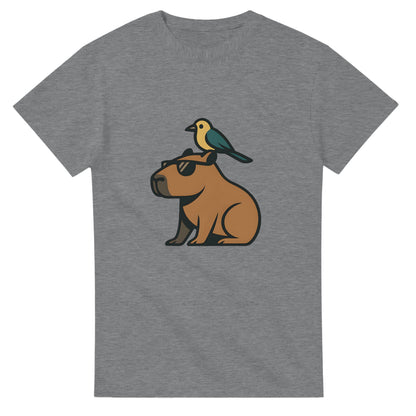 Capy & Bird Buddies - En cool capybara med sin fågelkompis på huvudet, symbolen för harmoni och vänskap. Sprid chill och good vibes!