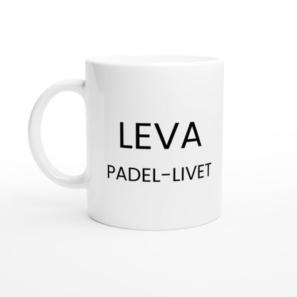 Mugg med texten För de som lever för padel! och en illustration av en padelrack. Perfekt för padelentusiasten.