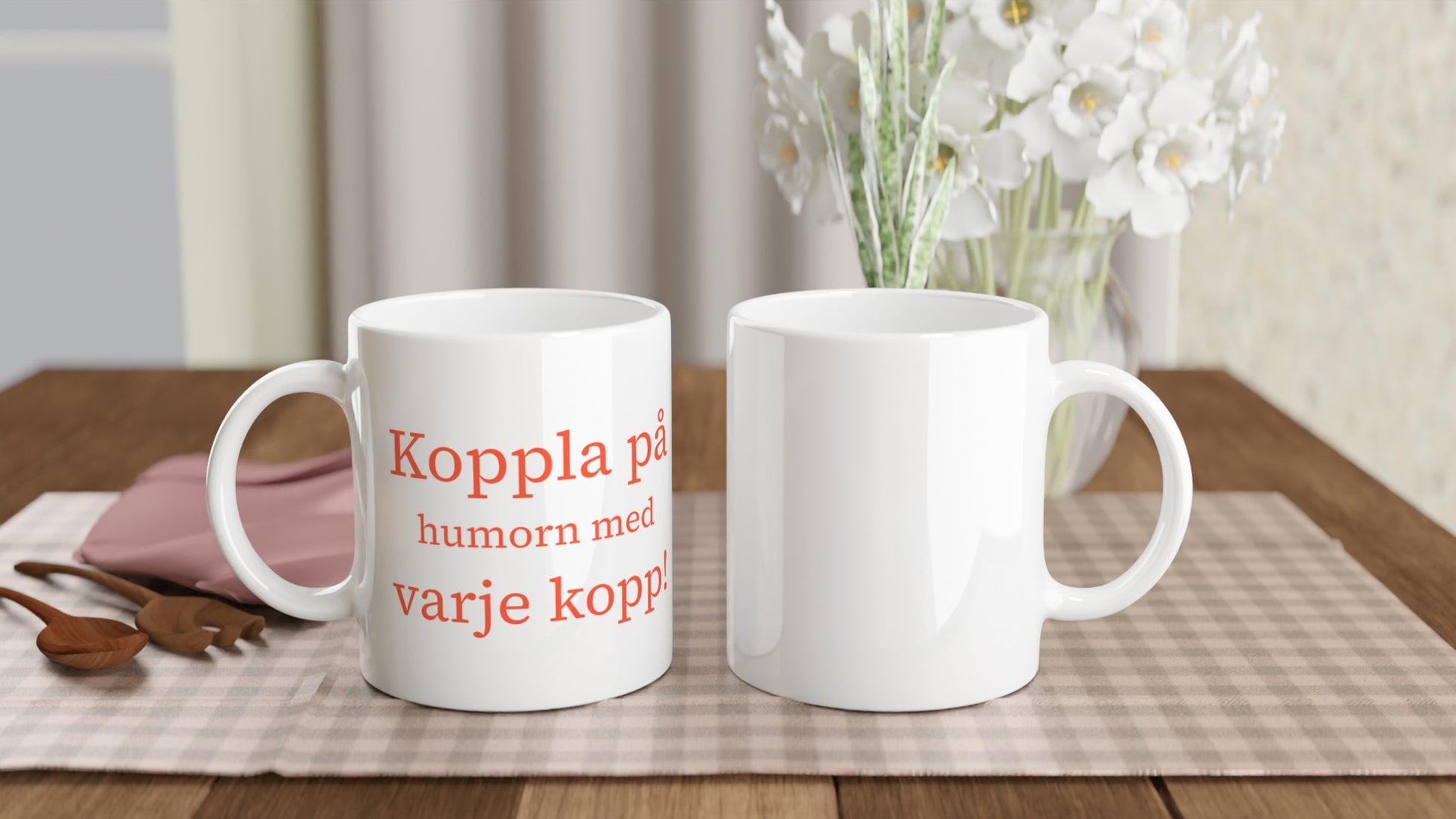 Elektriker med kaffe och humor på jobbet. Koppla på Humorn - perfekt för en lättsam arbetsdag!