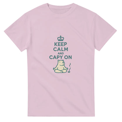 Mediterande capybara för inre frid. Humoristisk och söt, en favorit med 'Keep Calm' budskapet.