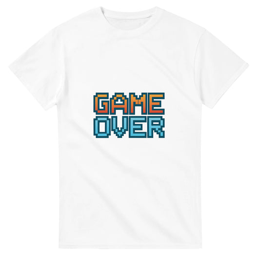T-shirt med neonrand och 'Game Over'-text, inspirerad av gamla tv-spel. Stor och ikonisk design.