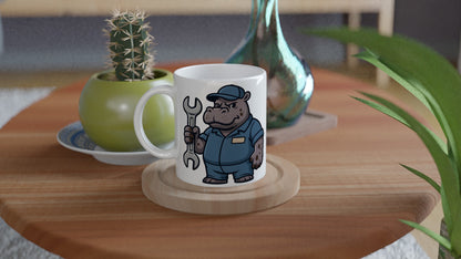 Flitig Flodhäst - Mugg med mekaniker flodhäst, redo med skiftnyckel och smutsiga tassar. Rolig och unik mugg.