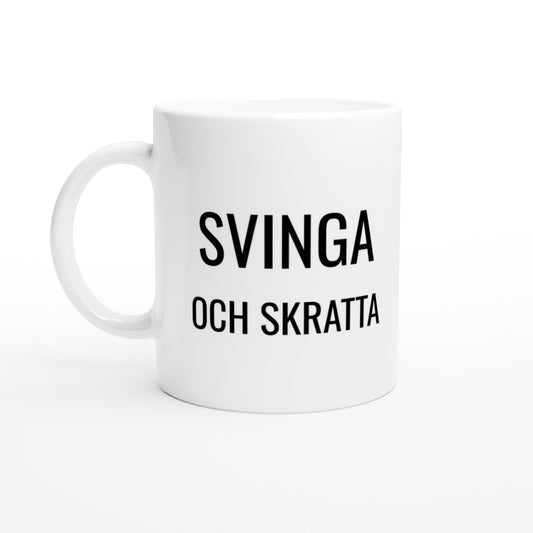 Mugg med texten Swing and Laugh. Perfekt för padelspelare med humor som älskar att skratta åt sina egna missar.