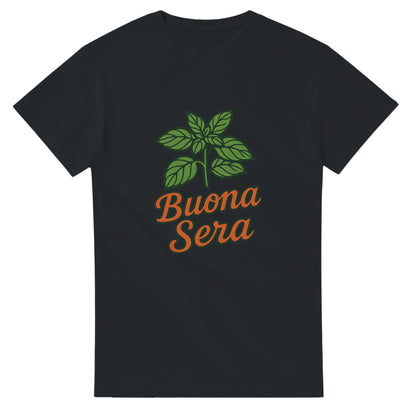 T-shirt med grön basilika & texten 'Buona Sera' i varm orange. Perfekt för dig som älskar italiensk mat & avslappnad stil.