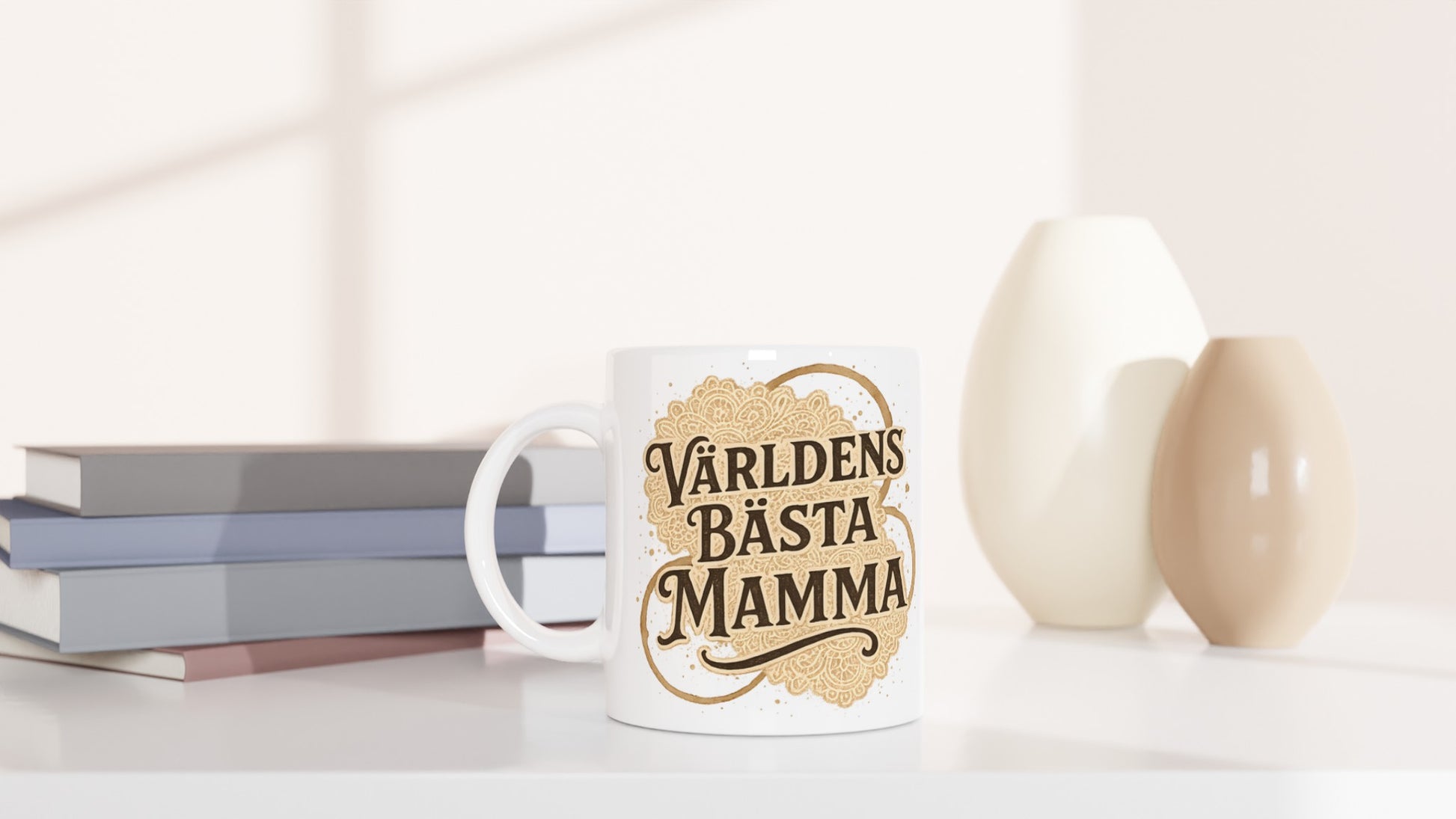 Mugg med klassisk kärlek för världens bästa mamma. Tidlös och stilfull gåva.