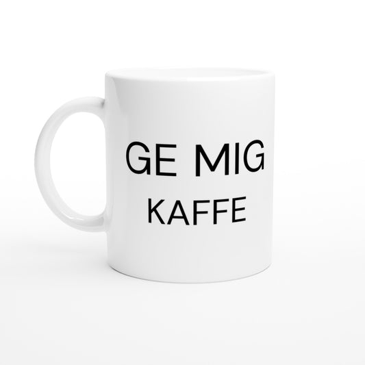 Mugg med texten 'Ge mig kaffe' för en tydlig och rolig kaffekrävande statement.