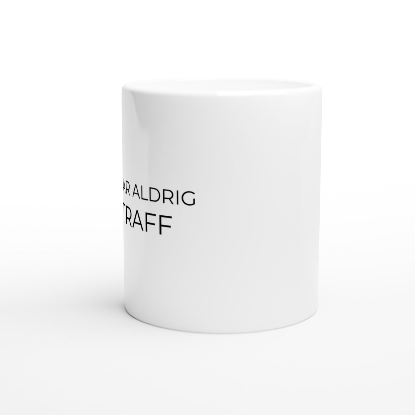 Mugg med text om missad straff - för fotbollsfans med humor och självdistans.