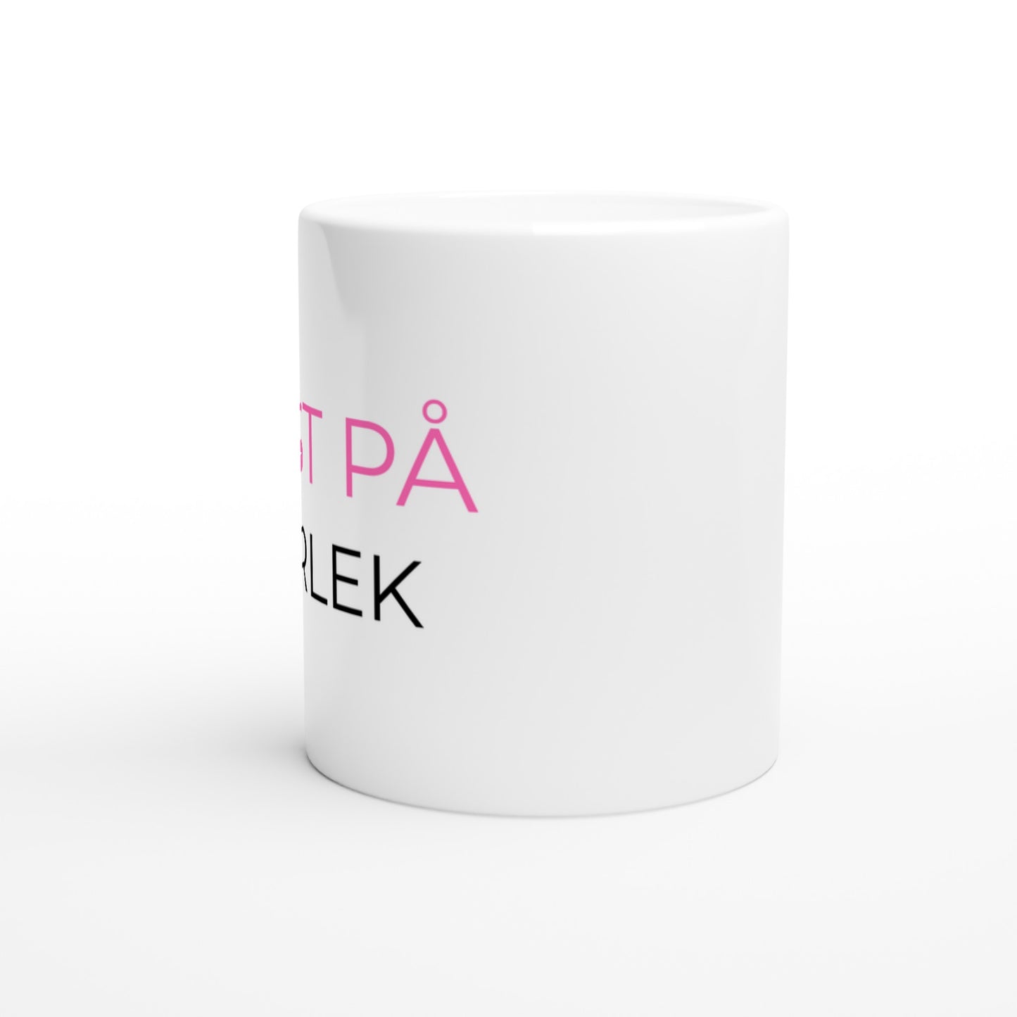 Mugg med texten Bäst på Kärlek för att fira din kärleksfulla och omtänksamma flickvän.
