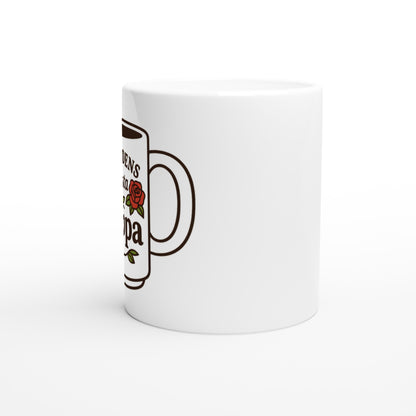 Mugg med ordet 'pappa' i elegant typografi och rosor. Perfekt gåva till världens bästa pappa.