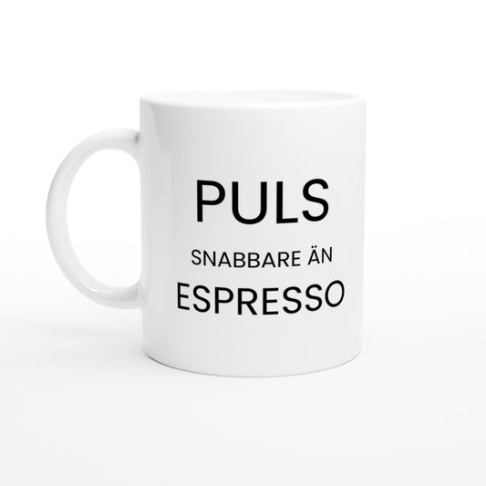 Humoristisk mugg för sjuksköterskor med snabb puls. Perfekt för en energifylld dag.