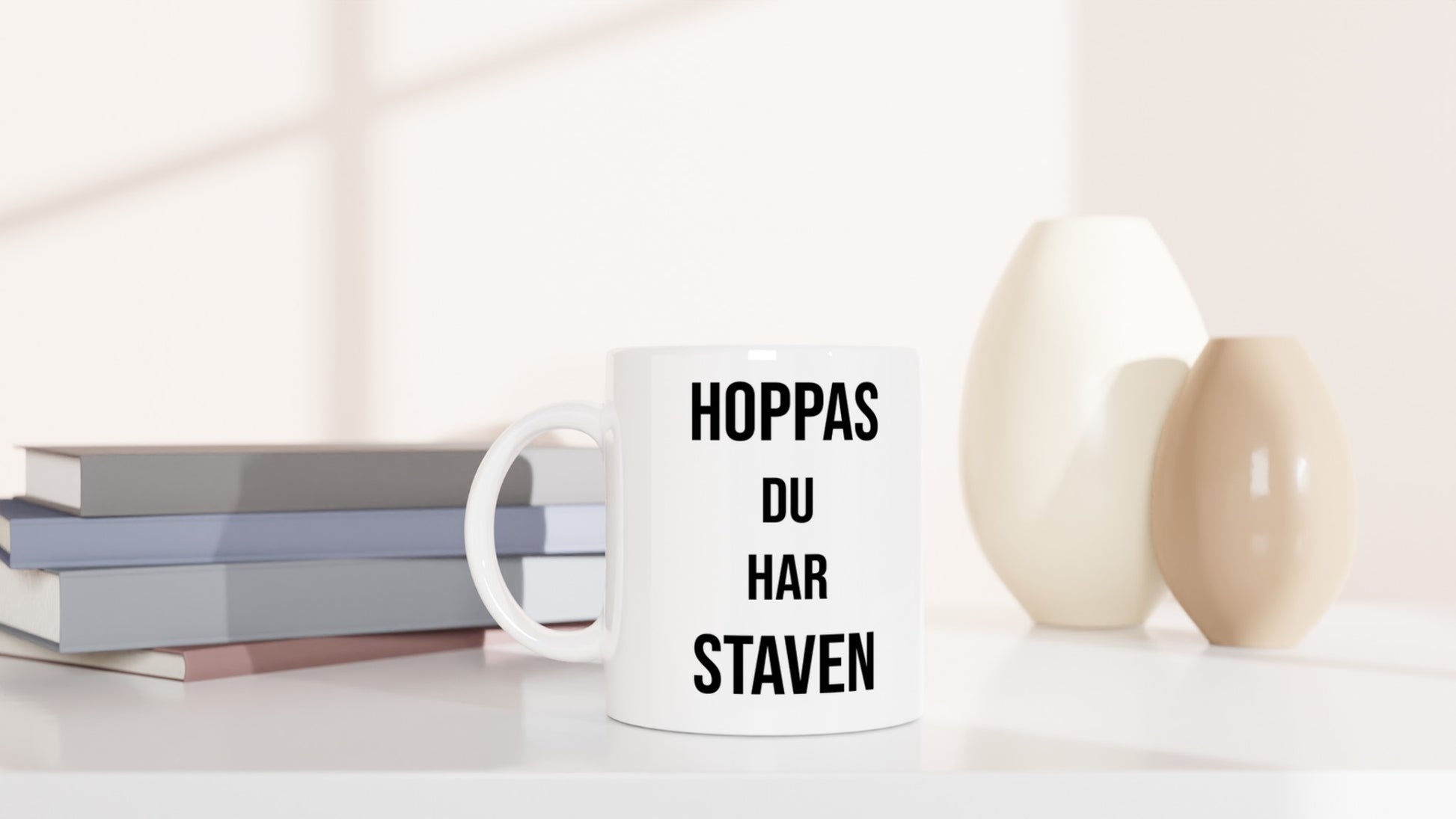 Mugg för skidfantaster som vet att vintern kan vara halkig. Perfekt för roligt vinteräventyr!