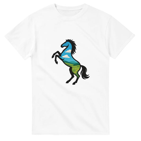 T-shirt med stegrande vildhäst och öppna fält, symbol för frihet.