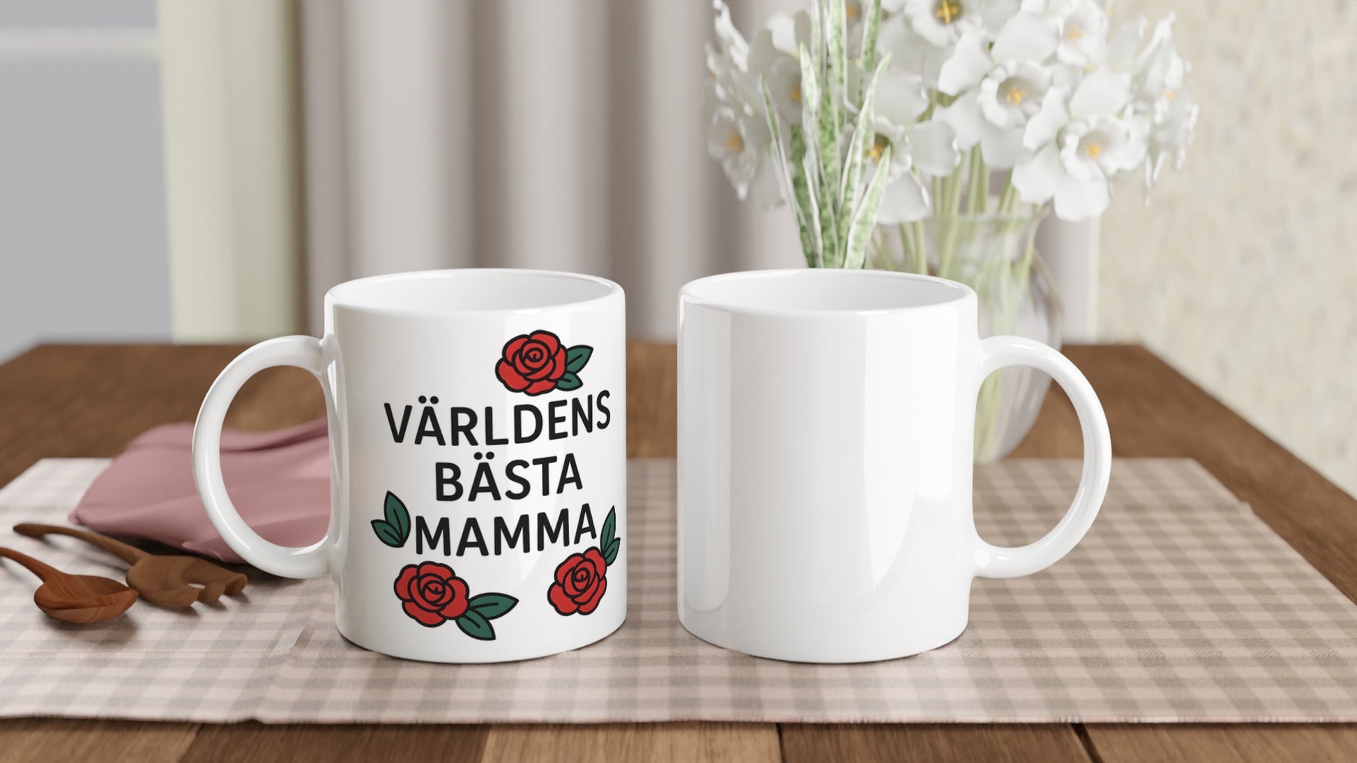 Mamma Mugg med typografi och rosor, perfekt för daglig njutning.