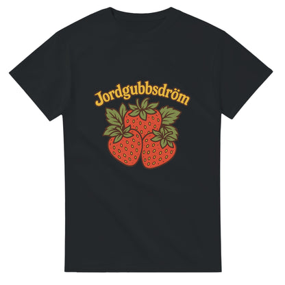 T-shirt med retro jordgubbsmotiv Jordgubbsdröm i lekfull vintage-stil. Färgstarkt och somrigt!