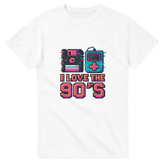 Retro T-shirt med disketter och musikspelare i pixelart och glitch-effekter. Perfekt för 90-tals nostalgi.