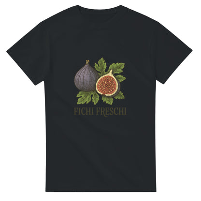 T-shirt med färska fikon och gammaldags italiensk text, Fichi Freschi, på gröna blad.