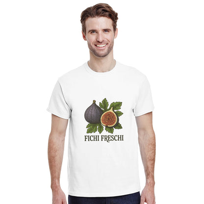 T-shirt med färska fikon och gammaldags italiensk text, Fichi Freschi, på gröna blad.