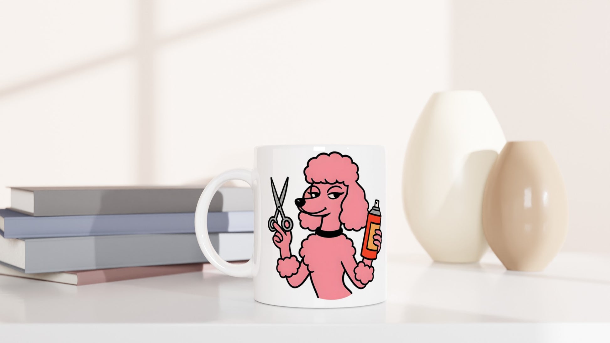 Mugg med pudel frisör, sax och spray i tassarna för extra flair - Pudeln med Piff
