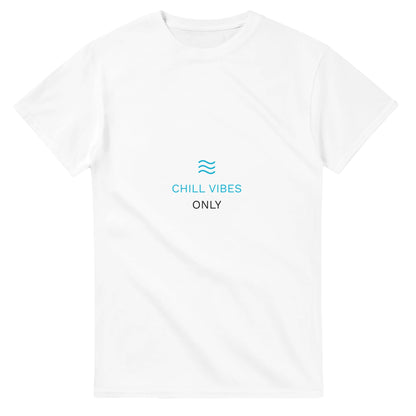 Avslappnad t-shirt med våg-ikon, perfekt för sommardagar med Chill Vibes Only.