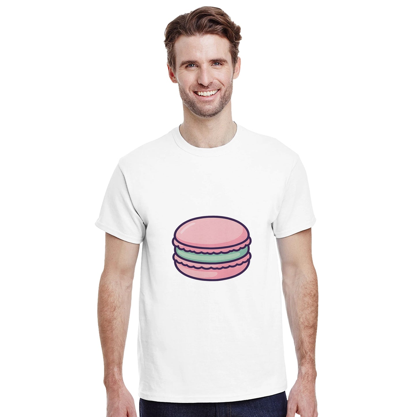 Stilren t-shirt med macaron motiv, perfekt för franska delikatesskonnässören.