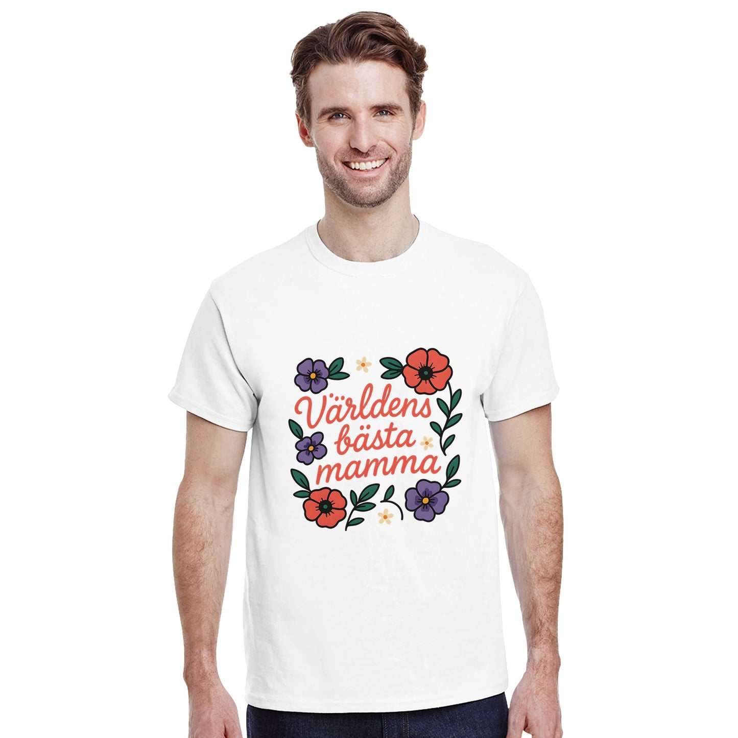 Chic T-shirt med blommönster och 'Världens bästa mamma' i mjukt typsnitt. Perfekt för alla mammor.