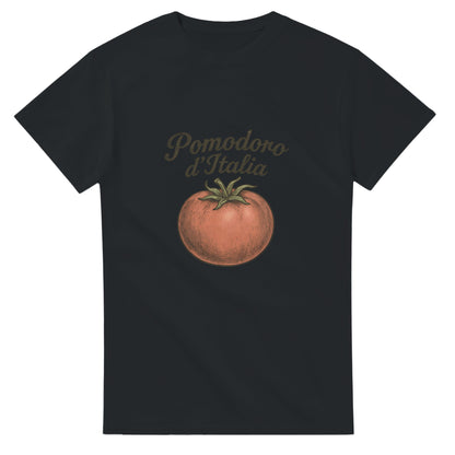 T-shirt med vintage tomatmotiv och texten 'Pomodoro d’Italia' i kurvig italiensk typografi.