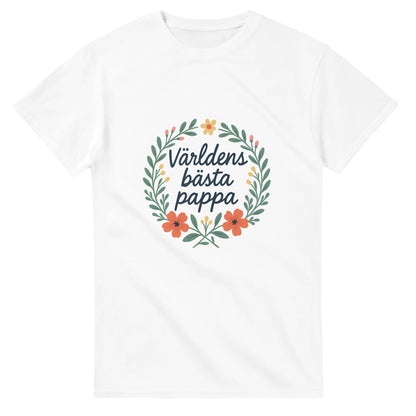 Stilfull T-shirt med handskriven text 'Världens bästa pappa' och blomkrans. Perfekt för den speciella pappan.