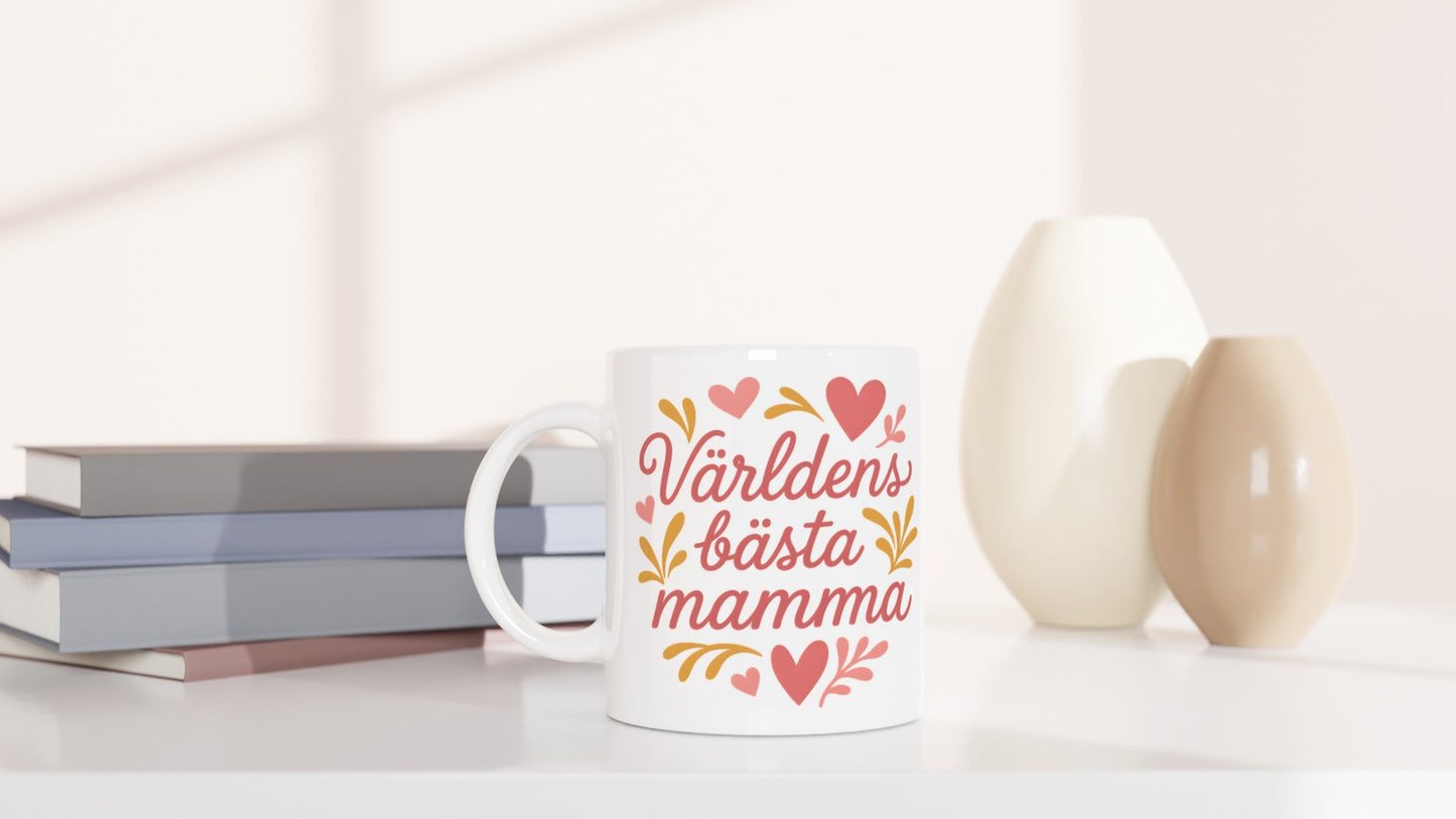 Mugg med texten 'Världens bästa mamma' i romantisk stil, dekorerad med hjärtan och former.