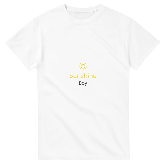 Lekfull t-shirt med solikon för pojkvännen som sprider glädje. Perfekt för sommaren!