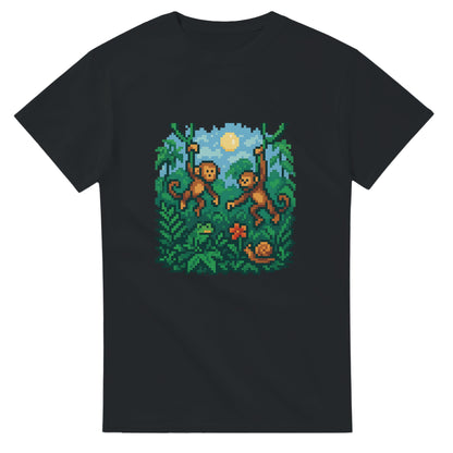 8-bitars djungelresa t-shirt med pixelapor och lianer för äventyrliga äventyrare.