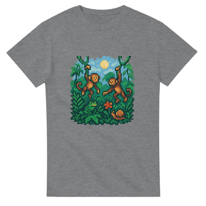 8-bitars djungelresa t-shirt med pixelapor och lianer för äventyrliga äventyrare.