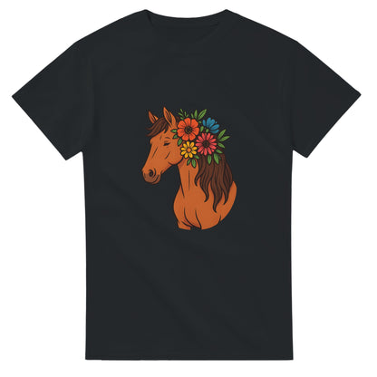 T-shirt med blommig häst i manen, perfekt för naturälskare.