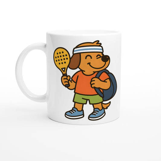 Söt hund i färgglada padelkläder och racketväska. Perfekt för en rolig mugg!
