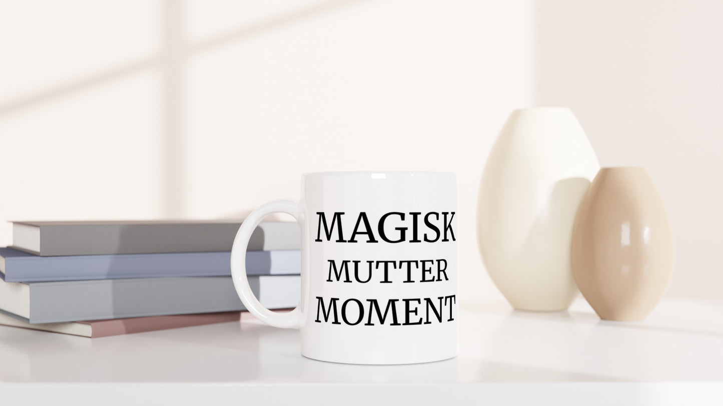 Ensam mutter med mystisk aura, perfekt för mekanikerns verktygslåda. Utforska magin med Muttrar och Magi.