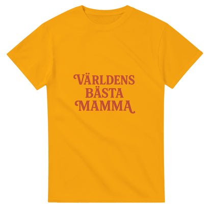 T-shirt med texten 'Världens bästa mamma' i charmig vintage-font och varm röd färg för en nostalgisk retrokänsla.