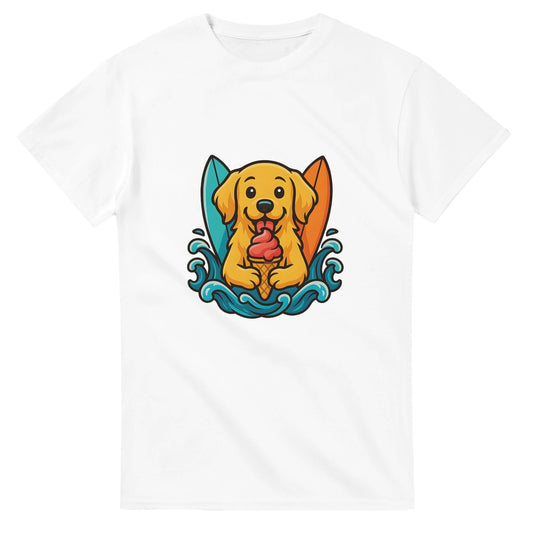 Söt golden retriever med glass och surfbrädor vid tropiska vågor. Perfekt för strandentusiaster!