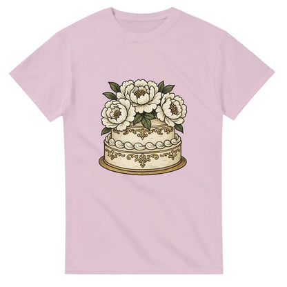 T-shirt med vitt porslin och eleganta pioner som ger en klassisk och gräddig känsla av sekelskiftet.