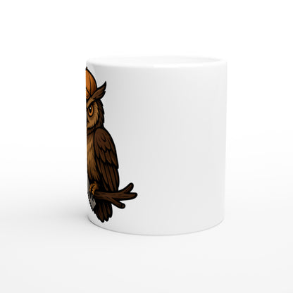 Mugg med klok uggla i keps och såg i klorna, perfekt för den kluriga snickaren!