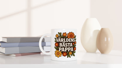 Mugg med 'Världens bästa pappa' inramat av blommor, perfekt för pappans fika. Stilfull och speciell!