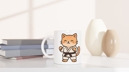 Mugg med katt i judodräkt. Perfekt för djurälskare & judofans!