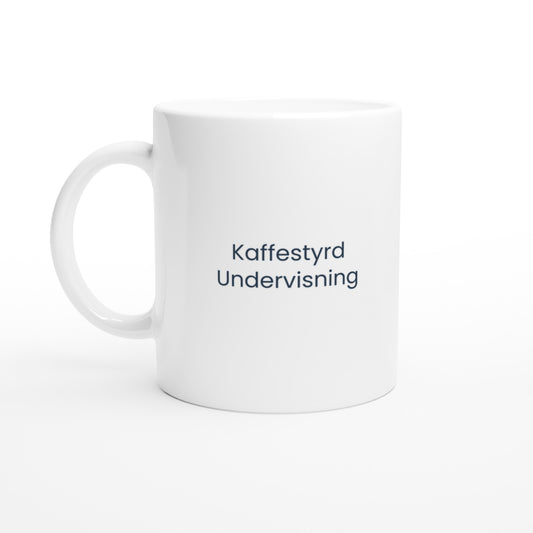 Kaffe som bränsle för undervisning - lekfull hyllning för lärare med humor och självdistans. Perfekt på muggen i personalrummet.