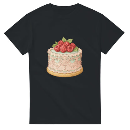 T-shirt med vintage tårta, hallon och spets. Perfekt för romantiker!