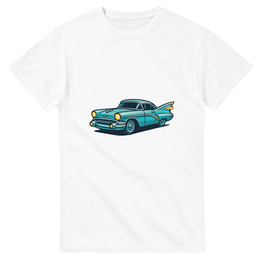 T-shirt med retrofuturistisk bild av bil, där nostalgi möter modern design.
